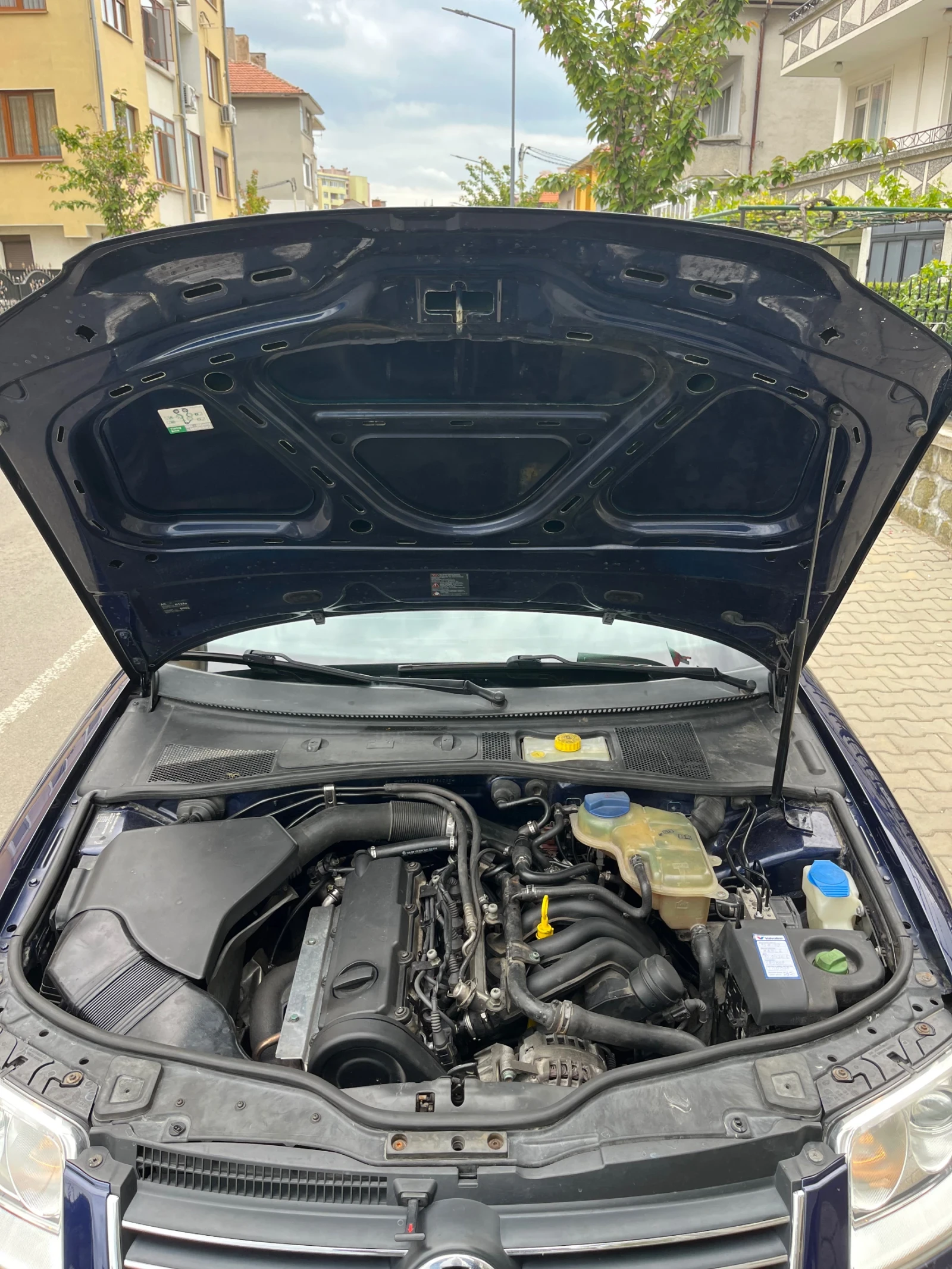 VW Passat 1.6 102кс, снимка 10 - Автомобили и джипове - 54487410