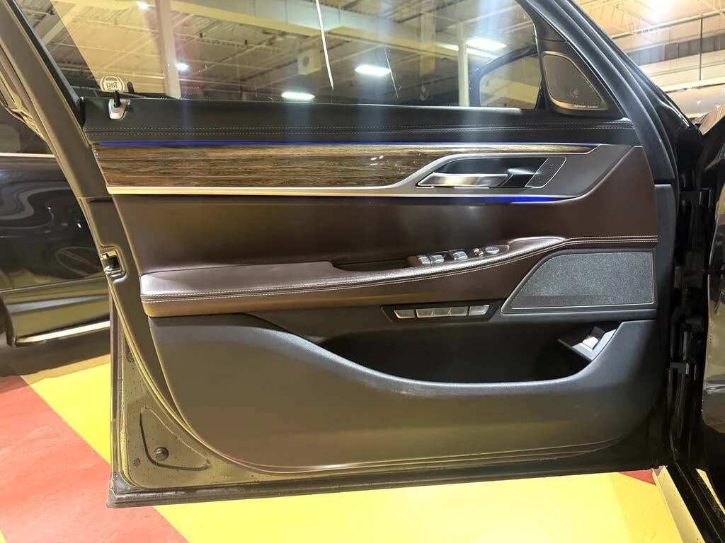 BMW 750 i* XDRIVE* M-SPORT* DISTRONIC* 360* HARMAN* KEYLES, снимка 8 - Автомобили и джипове - 54856286