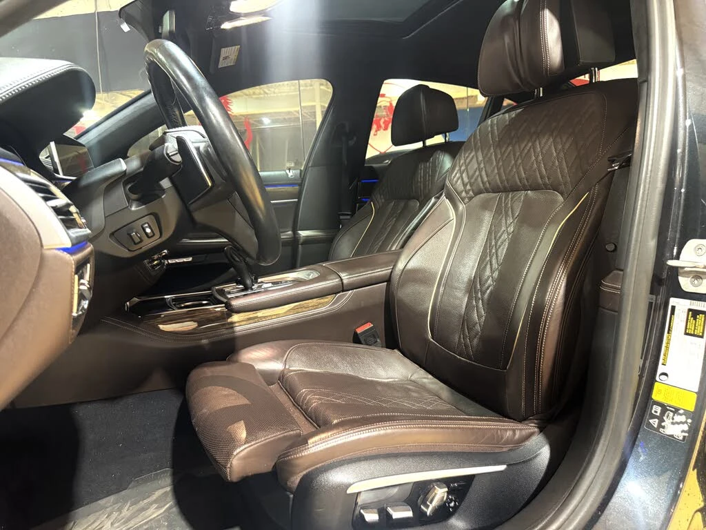 BMW 750 i* XDRIVE* M-SPORT* DISTRONIC* 360* HARMAN* KEYLES, снимка 9 - Автомобили и джипове - 54856286