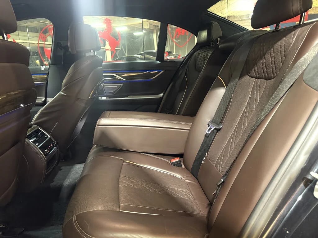 BMW 750 i* XDRIVE* M-SPORT* DISTRONIC* 360* HARMAN* KEYLES, снимка 11 - Автомобили и джипове - 54856286