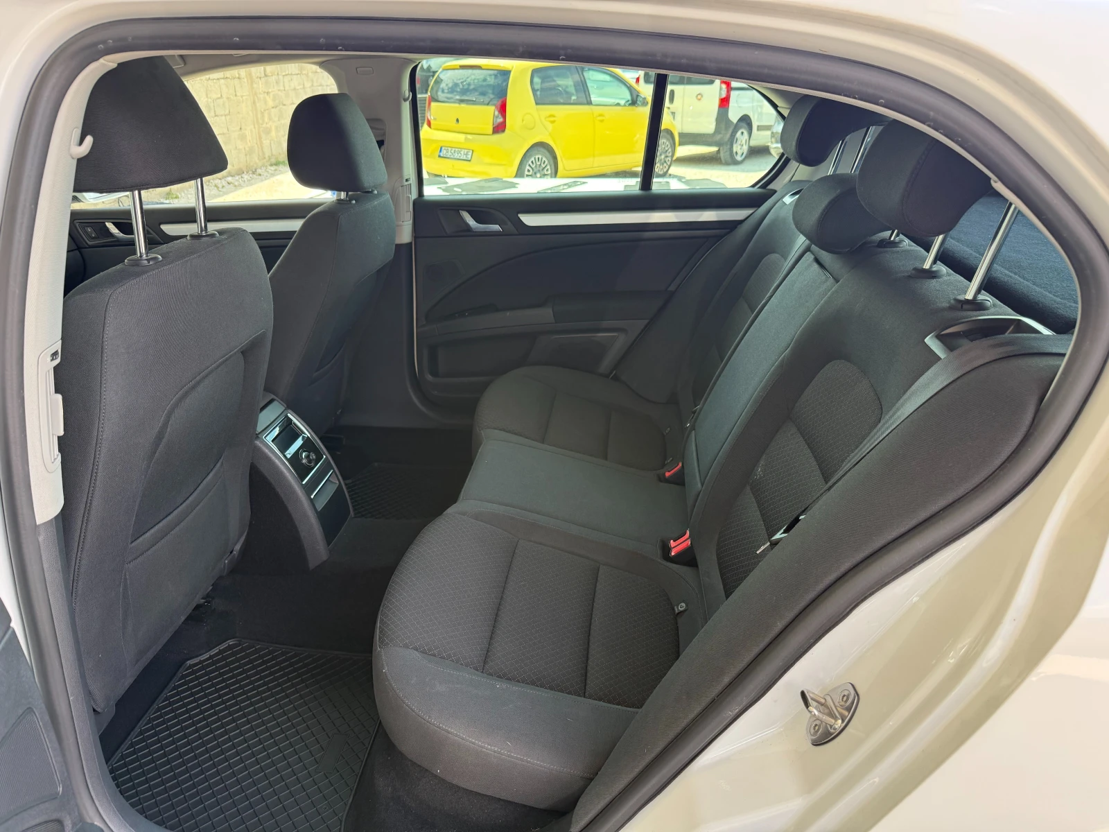 Skoda Superb 1.6TDI = 2015 = MANUAL = ЛИЗИНГ, снимка 10 - Автомобили и джипове - 54936972