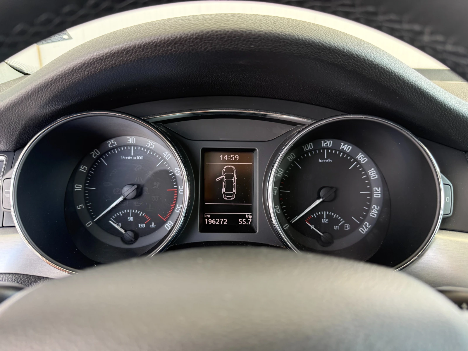Skoda Superb 1.6TDI = 2015 = MANUAL = ЛИЗИНГ, снимка 9 - Автомобили и джипове - 54936972