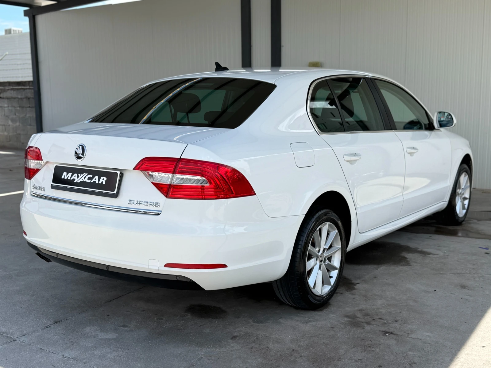Skoda Superb 1.6TDI = 2015 = MANUAL = ЛИЗИНГ, снимка 6 - Автомобили и джипове - 54936972