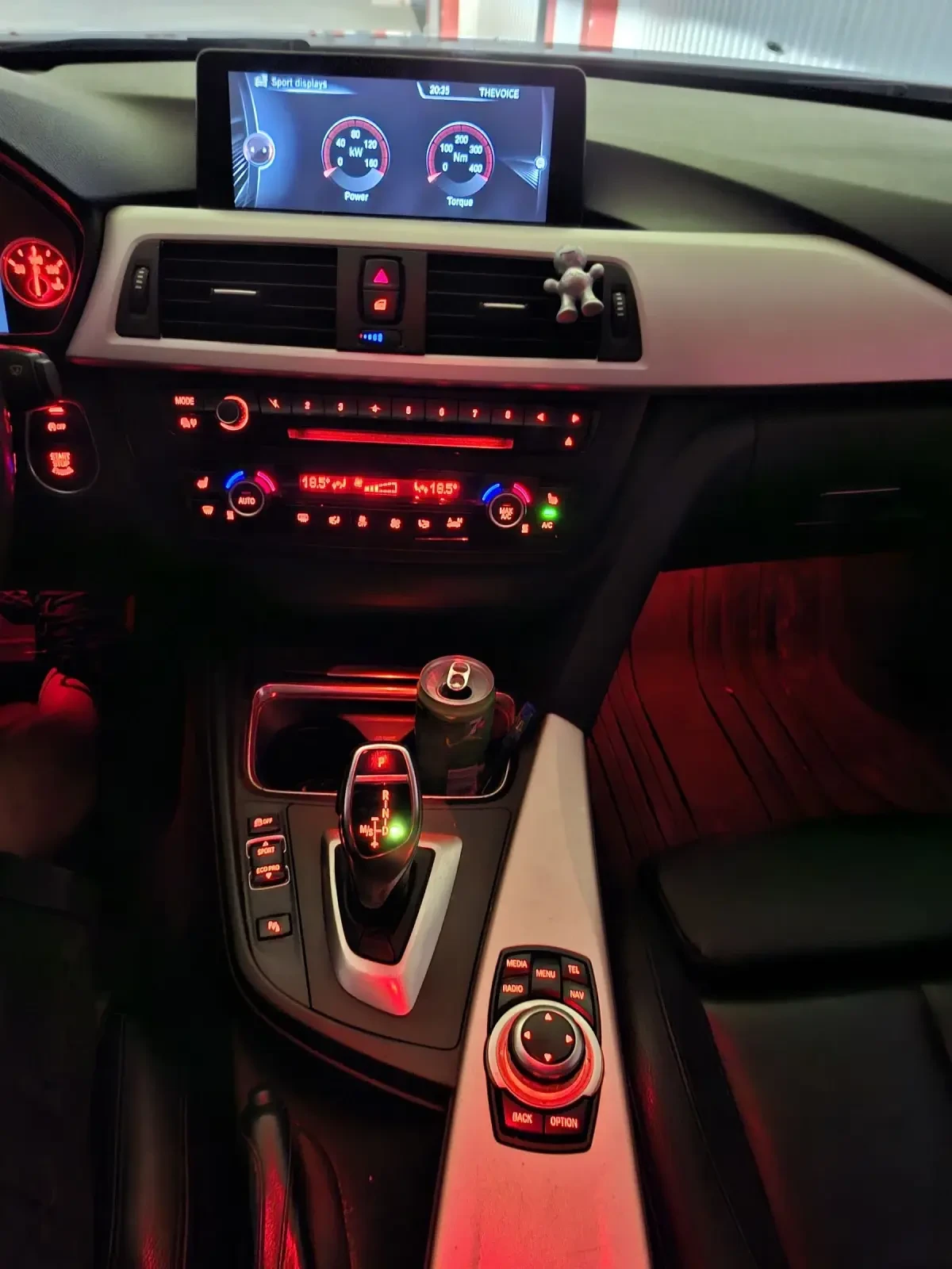 BMW 320 Sport Touring XDrive, снимка 15 - Автомобили и джипове - 55125134
