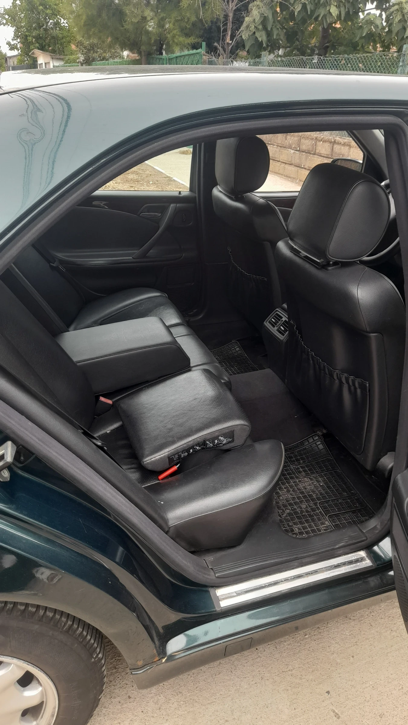 Mercedes-Benz E 200, снимка 8 - Автомобили и джипове - 55406052