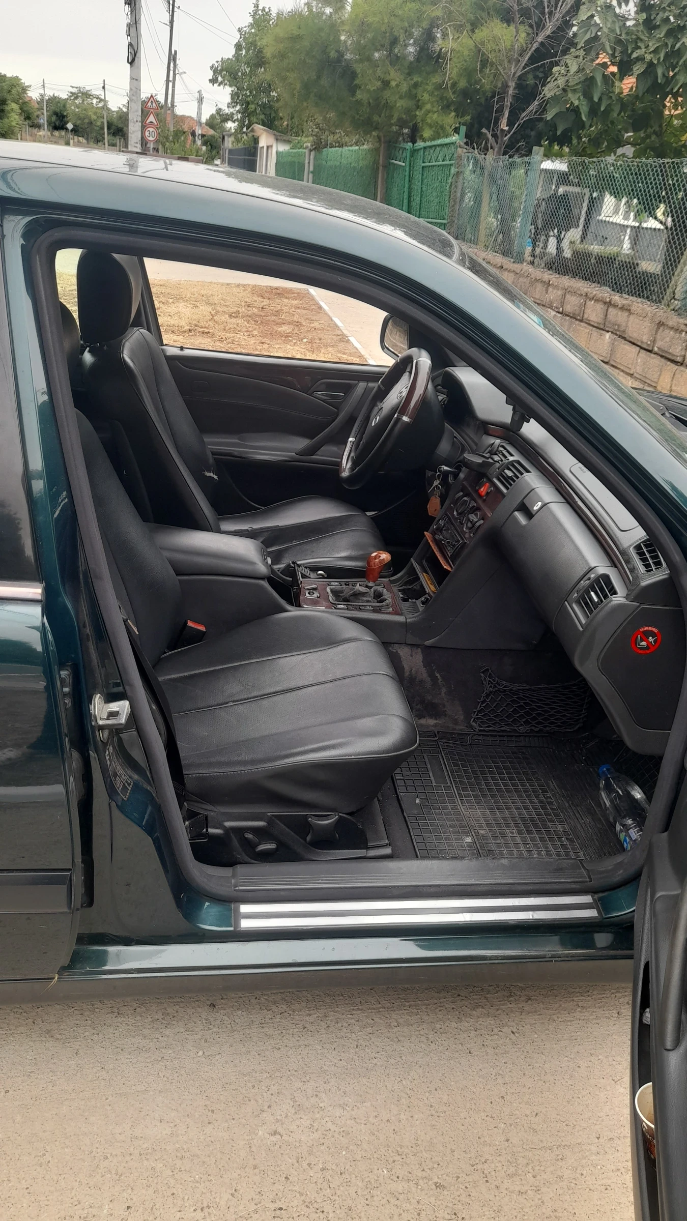Mercedes-Benz E 200, снимка 9 - Автомобили и джипове - 55406052