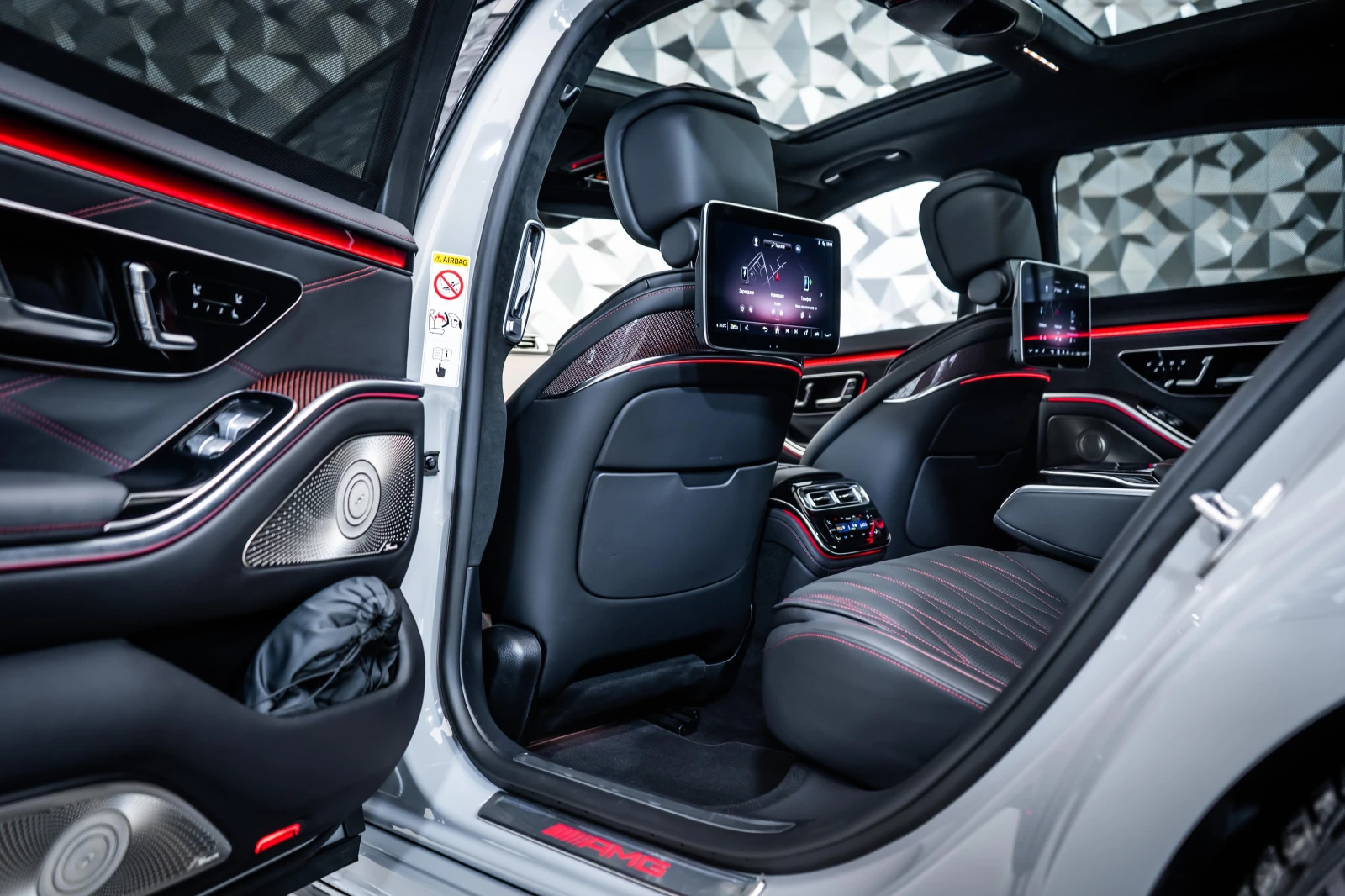 Mercedes-Benz S 63 AMG Edition 1* Carbon* Pano* Burmester, снимка 14 - Автомобили и джипове - 55741582