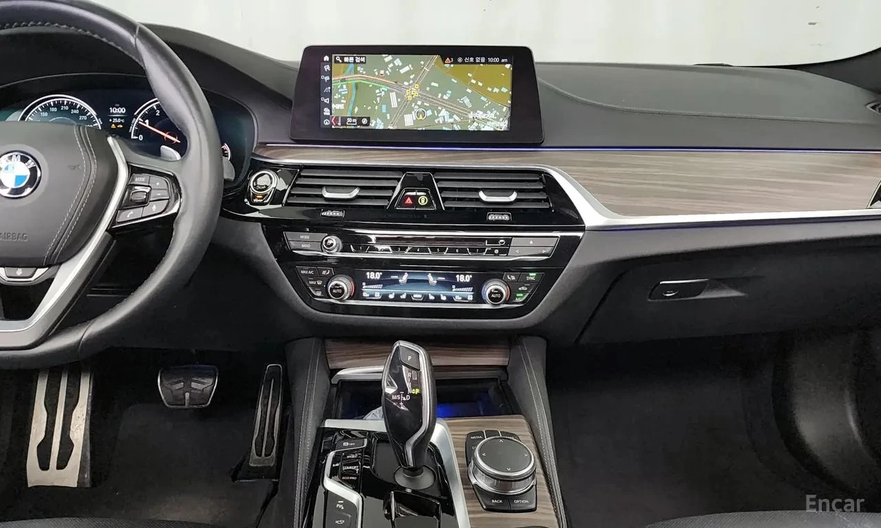 BMW 530 xDrive M Sport/ДИСТРОНИК/360/ОБДУХ/ХЕДЪП/ШИБЕДАХ/, снимка 14 - Автомобили и джипове - 56097102