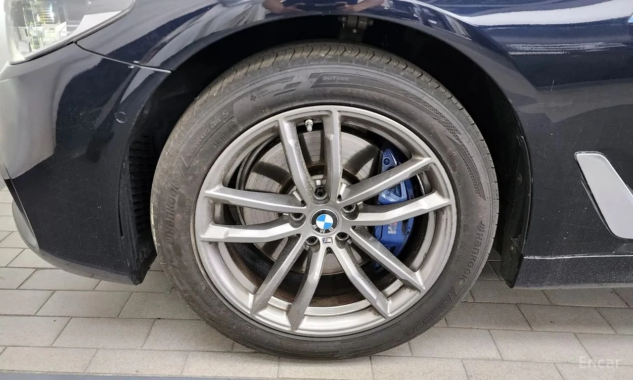 BMW 530 xDrive M Sport/ДИСТРОНИК/360/ОБДУХ/ХЕДЪП/ШИБЕДАХ/, снимка 5 - Автомобили и джипове - 56097102