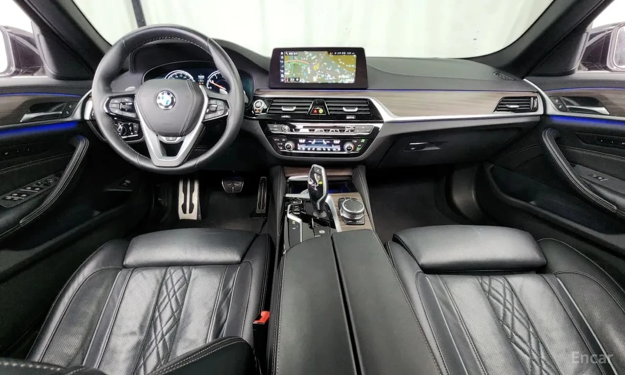 BMW 530 xDrive M Sport/ДИСТРОНИК/360/ОБДУХ/ХЕДЪП/ШИБЕДАХ/, снимка 7 - Автомобили и джипове - 56097102