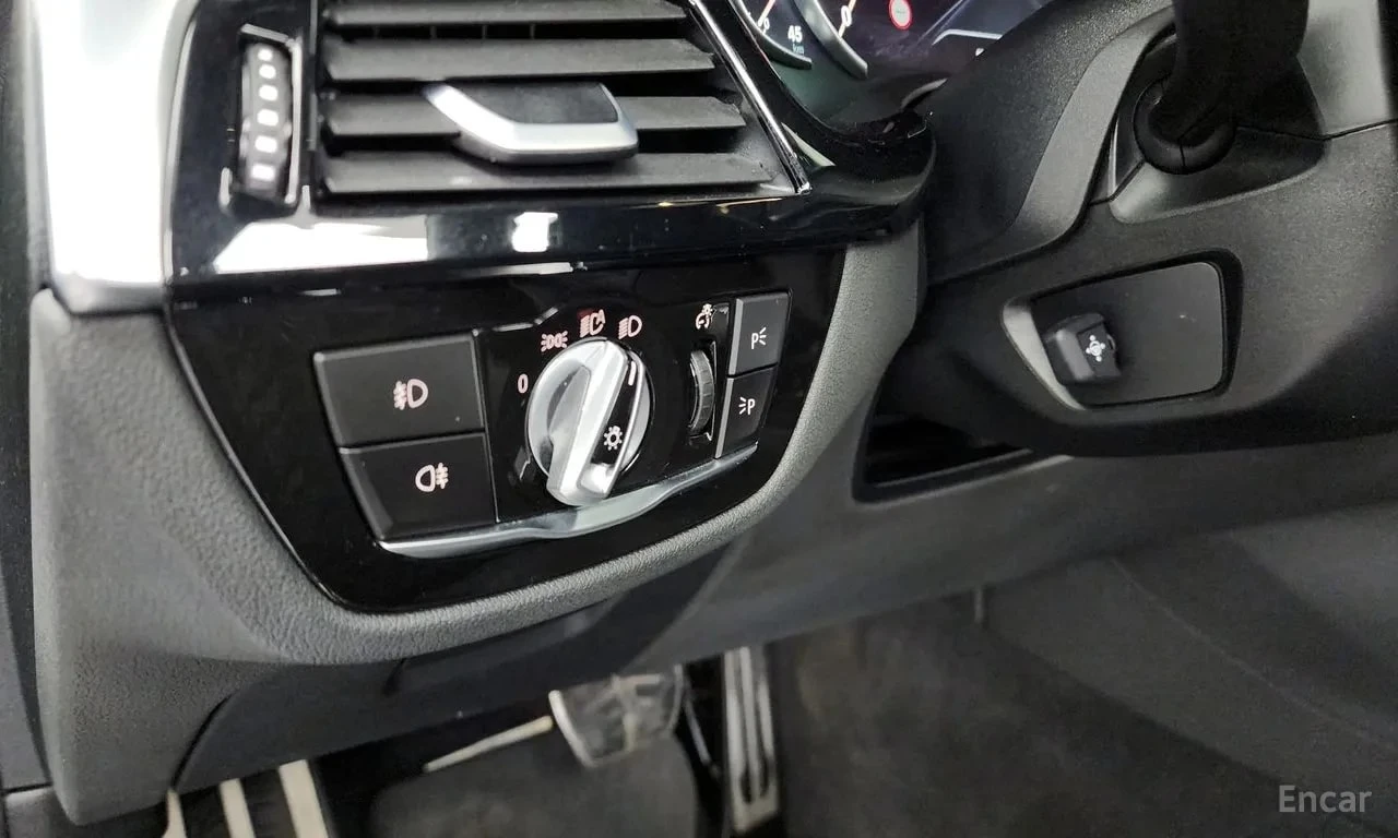 BMW 530 xDrive M Sport/ДИСТРОНИК/360/ОБДУХ/ХЕДЪП/ШИБЕДАХ/, снимка 16 - Автомобили и джипове - 56097102