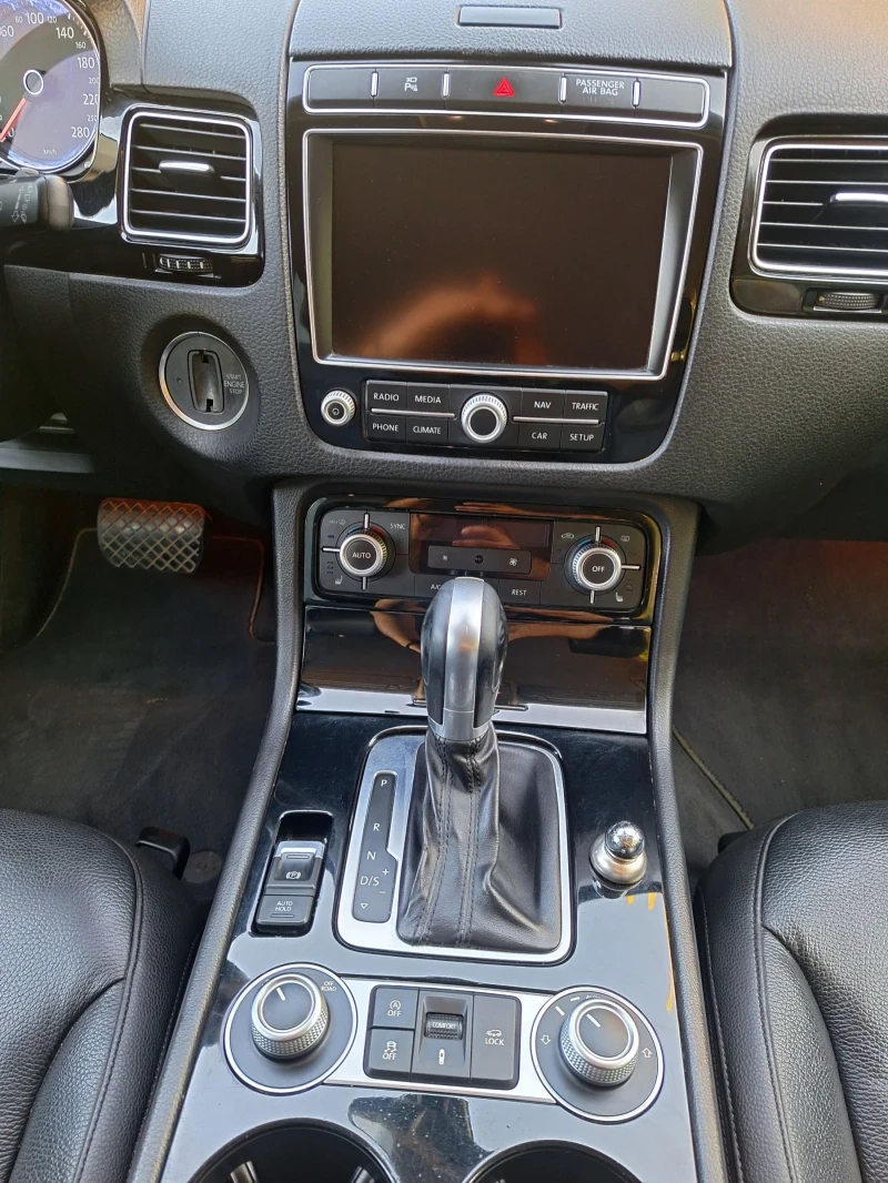 VW Touareg 3.0тди 262 к.с фейслифт, снимка 10 - Автомобили и джипове - 52368568
