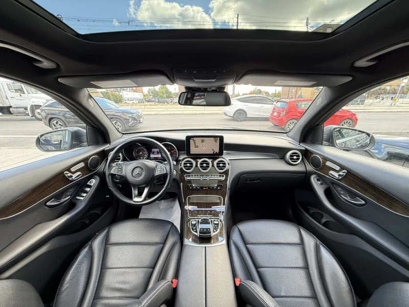 Mercedes-Benz GLC 300 МЪРТВА ТОЧКА* ПАНОРАМА* КОЖА* ПОДГРЕВ* КАМЕРА* , снимка 9 - Автомобили и джипове - 53226617