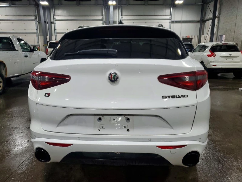 Alfa Romeo Stelvio TI* PANO* ПОДГРЕВИ* КЛИП НА МОТОРА, снимка 4 - Автомобили и джипове - 53512280