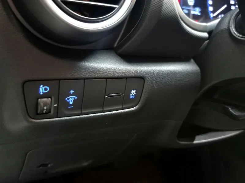 Hyundai Kona 1.6, снимка 15 - Автомобили и джипове - 54639979