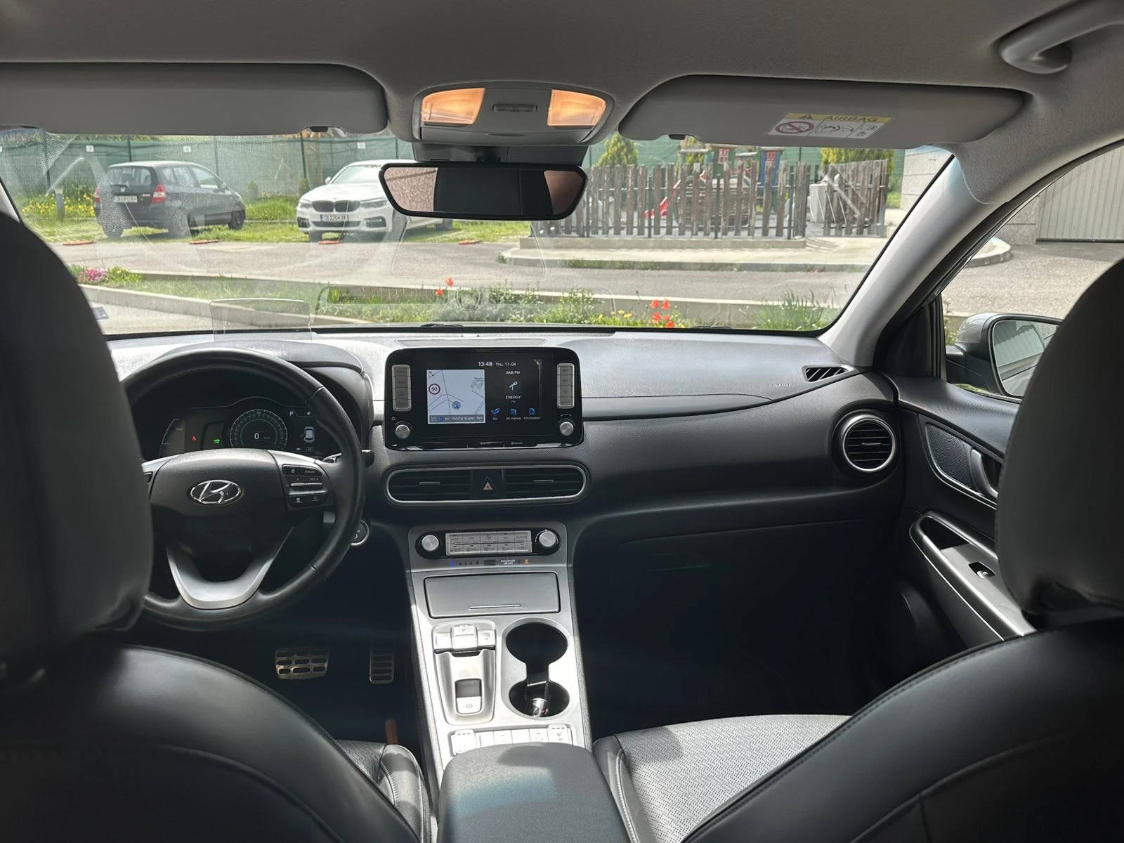 Hyundai Kona PREMIUM 64KWh FULL ASSIST/HEADUP/DISSTR/КНИЖКА - изображение 8