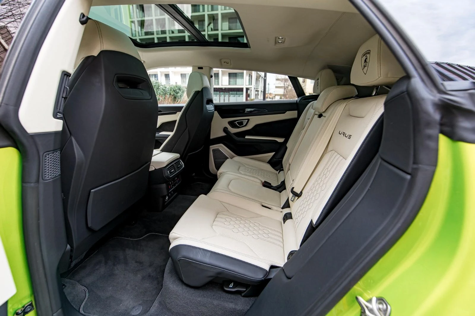 Lamborghini Urus S/666 HP/AKRAPOVIC/CERAMIC/VERDE CITREA/B&O 3D/ | Mobile.bg   16