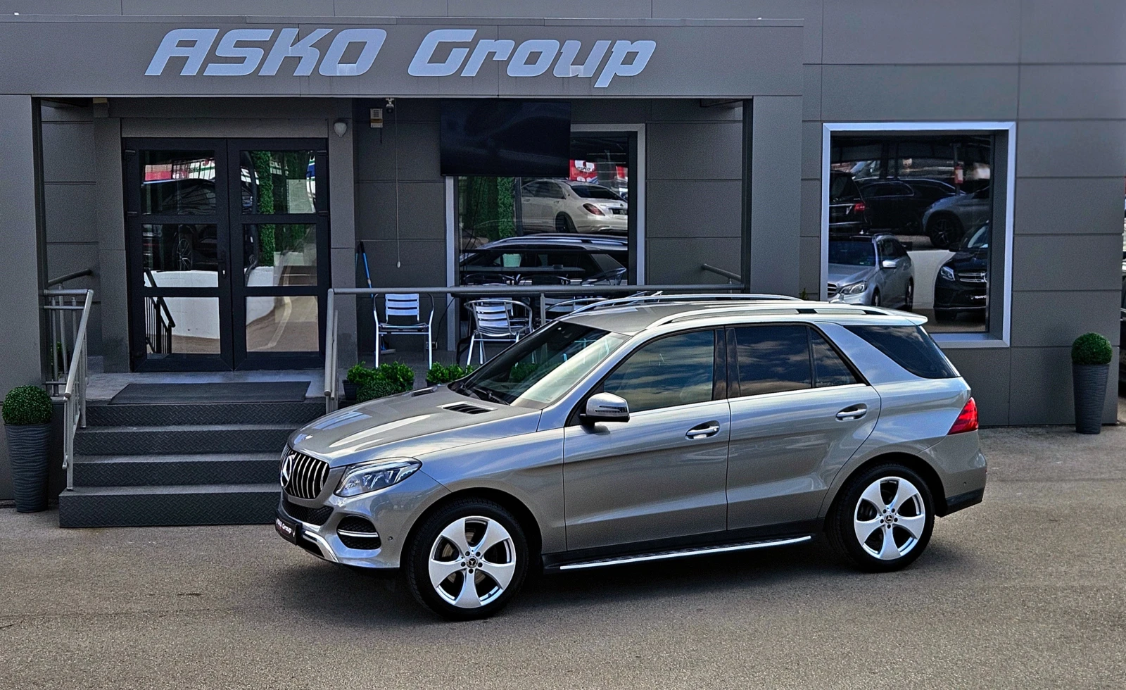 Mercedes-Benz GLE 250 AMG/9G/GERMANY/CAMERA/AIRMAT/AMBIENT/KEY GO/LIZING, снимка 17 - Автомобили и джипове - 53985105