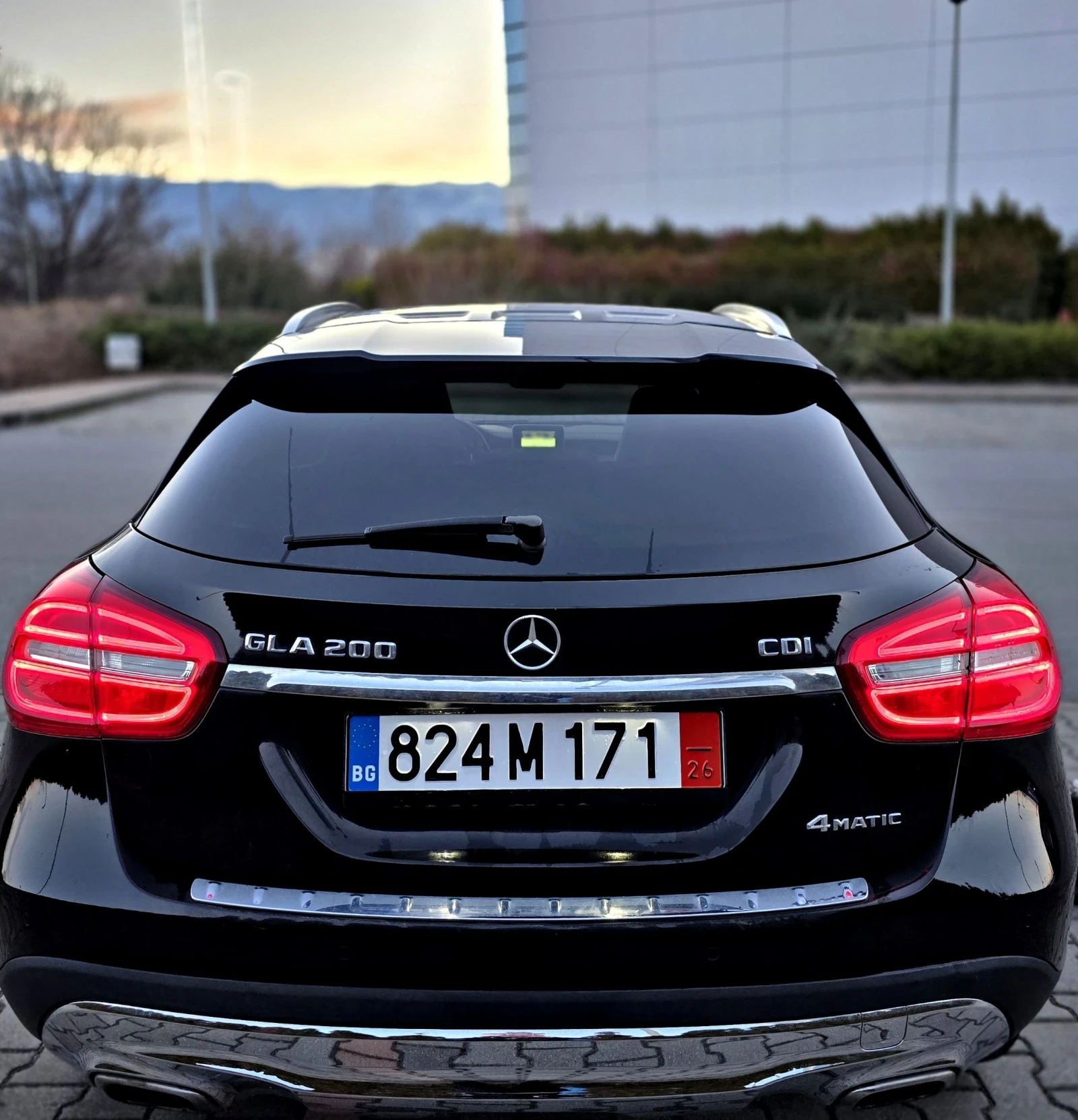 Mercedes-Benz GLA 200 Cdi 4matic / Automat / Bi Xenon / Koja / Navi , снимка 4 - Автомобили и джипове - 54202000