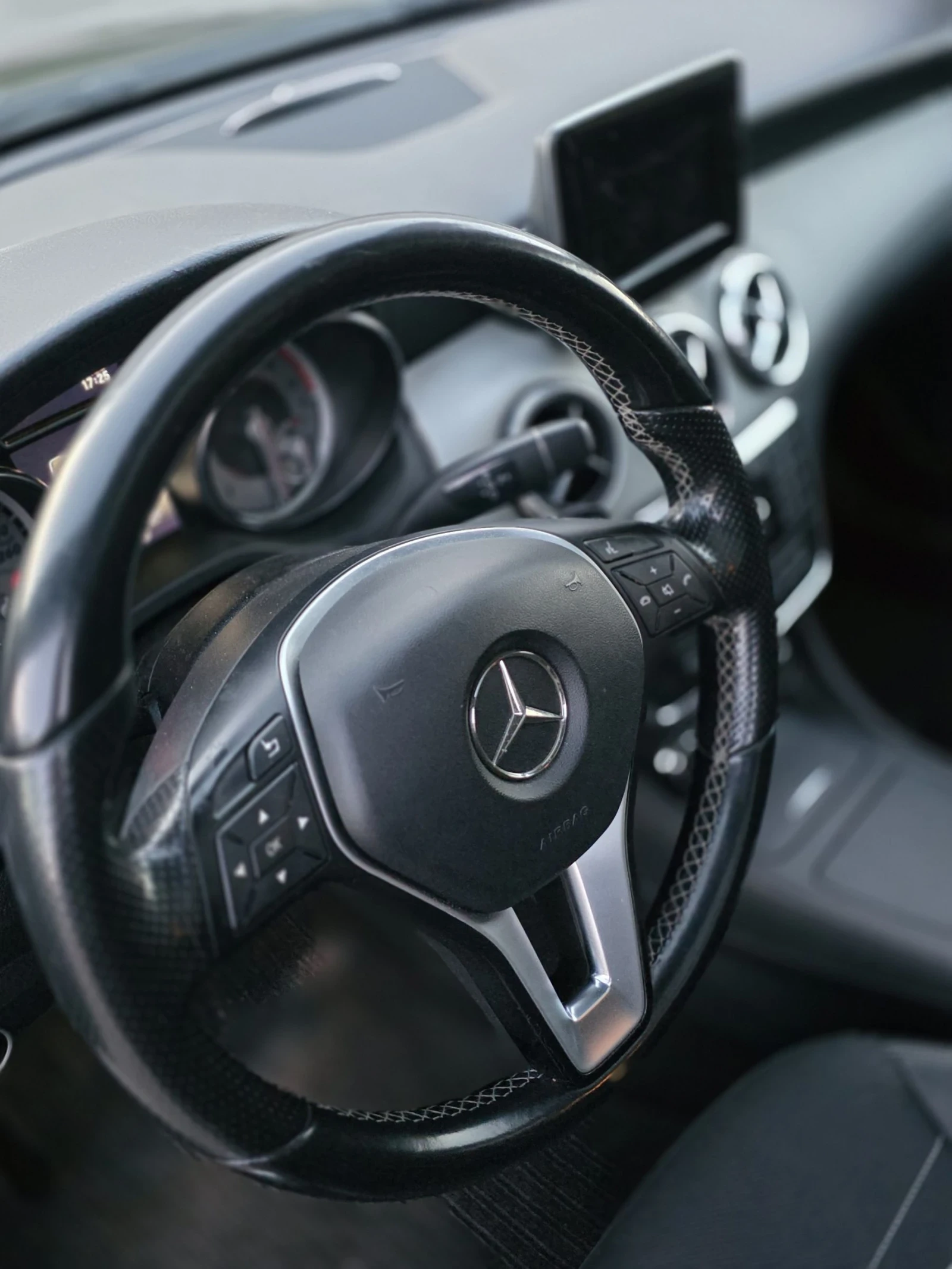 Mercedes-Benz GLA 200 Cdi 4matic / Automat / Bi Xenon / Koja / Navi , снимка 11 - Автомобили и джипове - 54202000