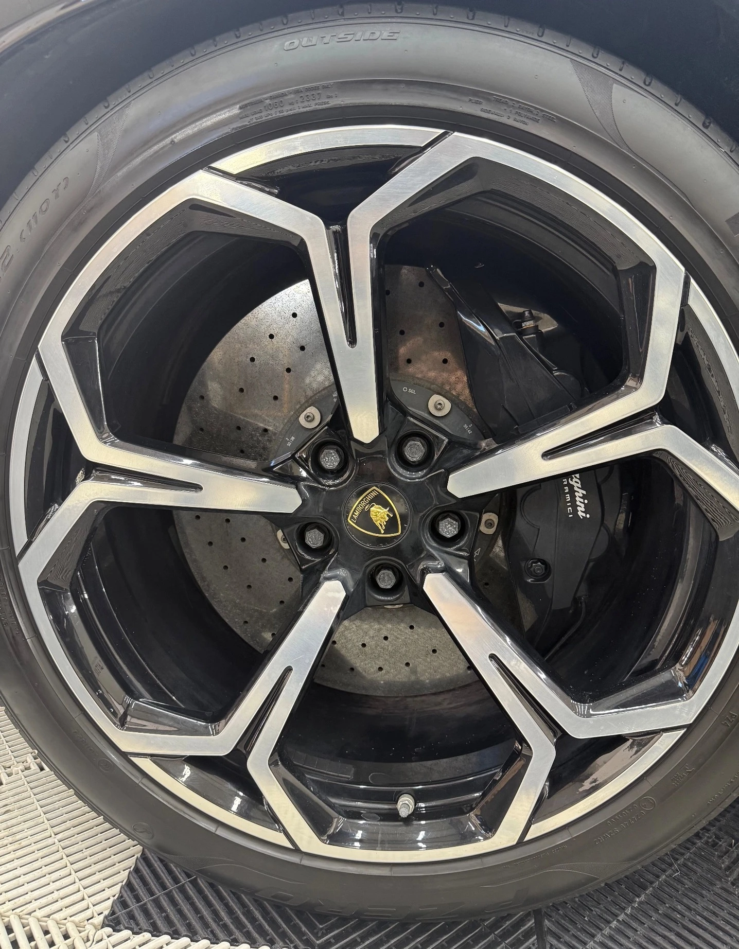 Lamborghini Urus V8 Bi-Turbo 4.0 , снимка 5 - Автомобили и джипове - 54252558