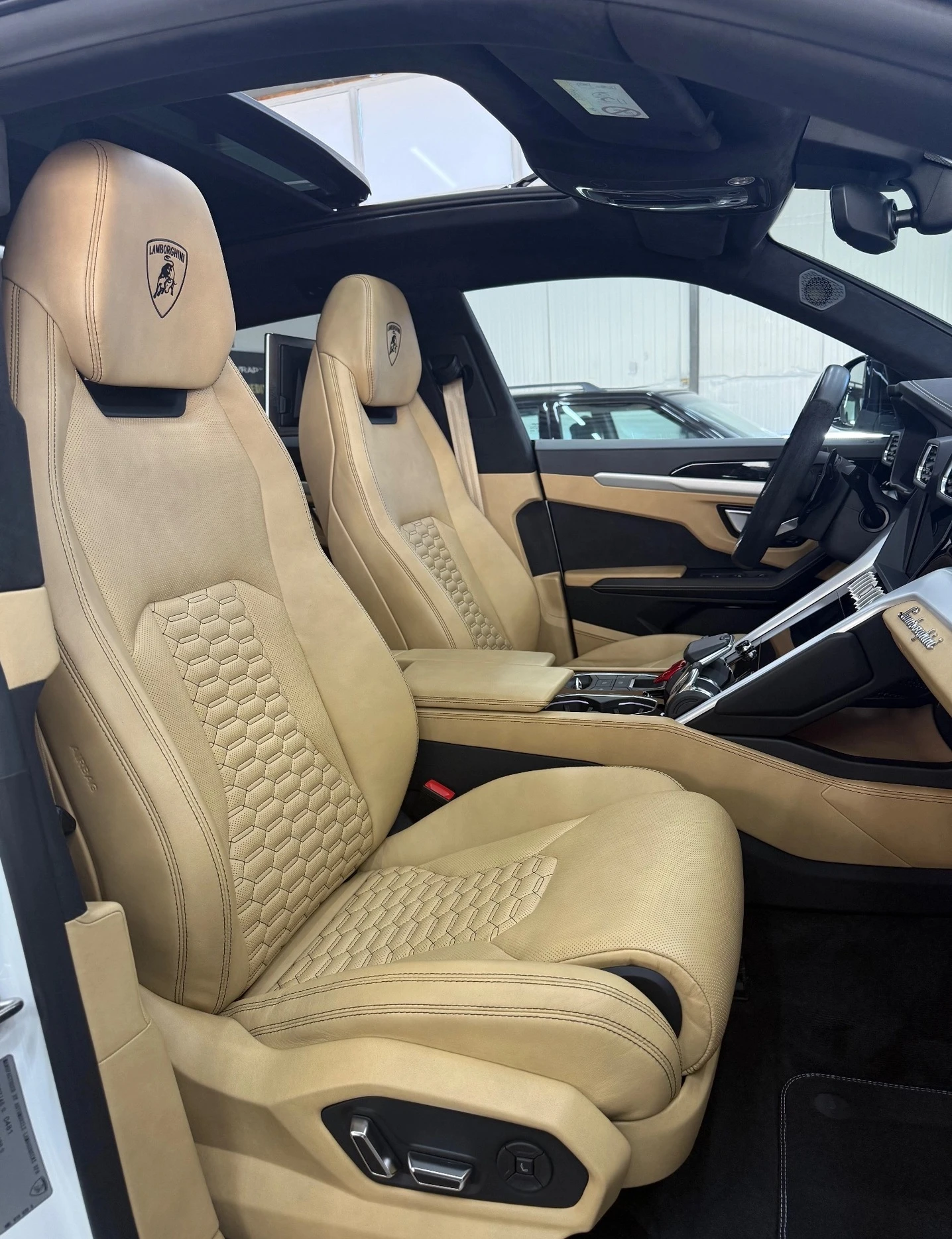 Lamborghini Urus V8 Bi-Turbo 4.0 , снимка 7 - Автомобили и джипове - 54252558