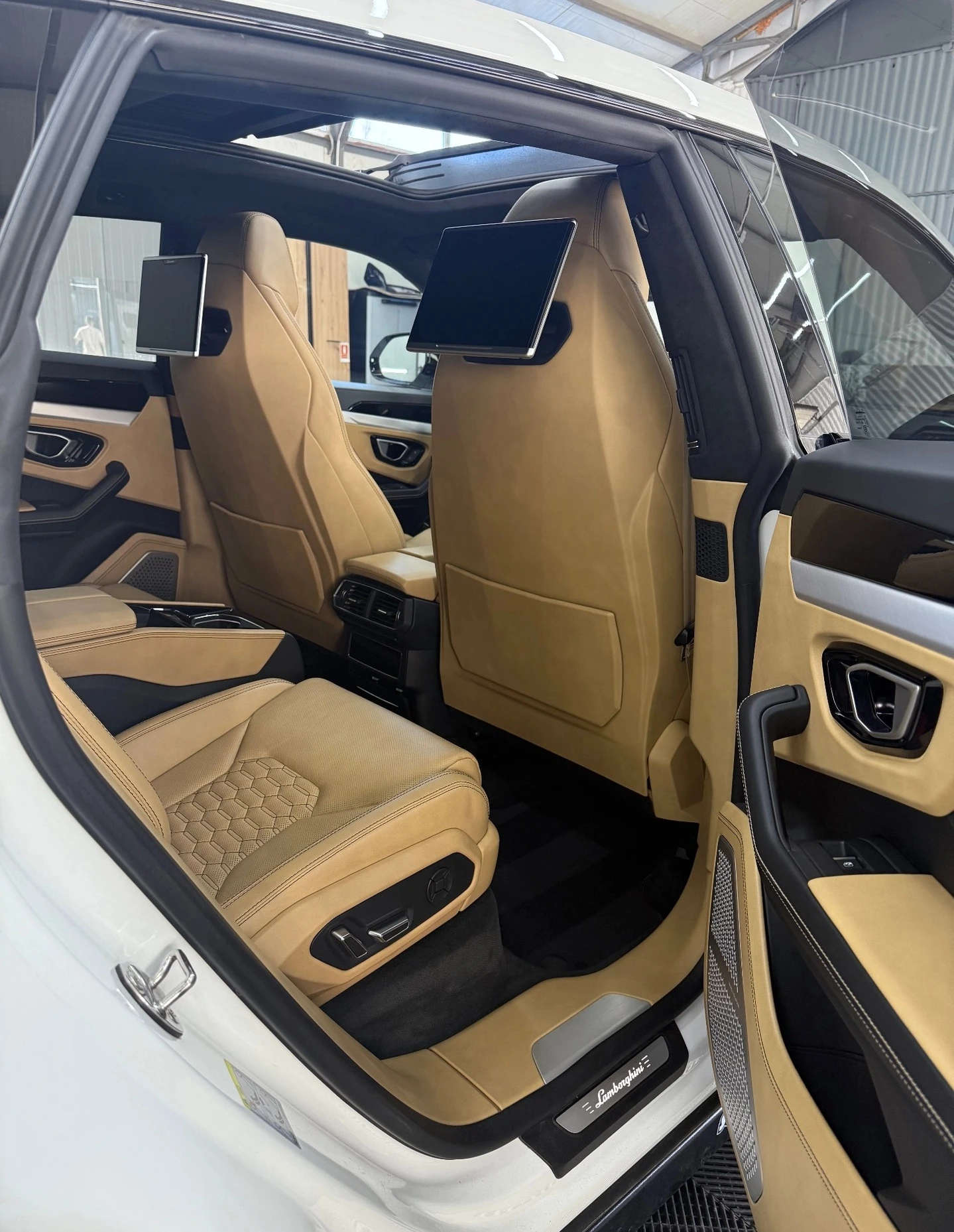 Lamborghini Urus V8 Bi-Turbo 4.0 , снимка 9 - Автомобили и джипове - 54252558