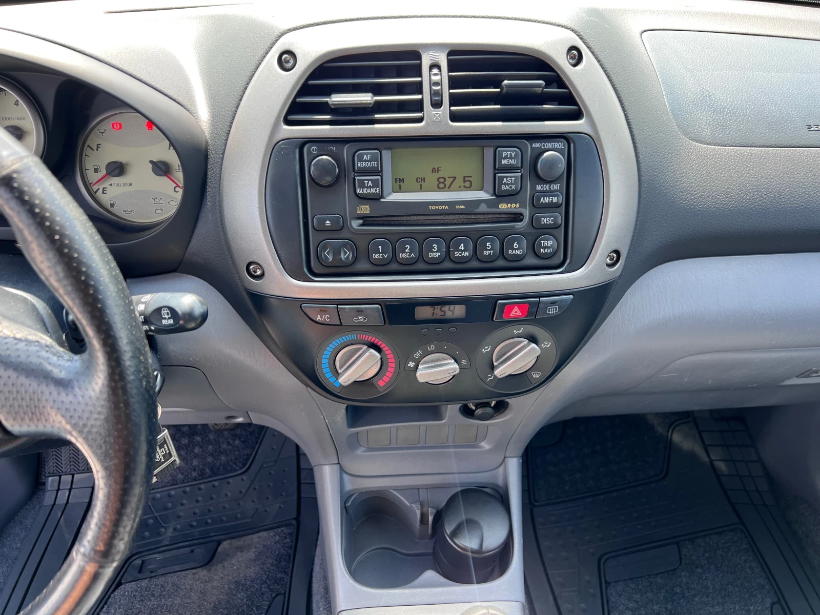 Toyota Rav4 2.0 D4D, снимка 9 - Автомобили и джипове - 55299590