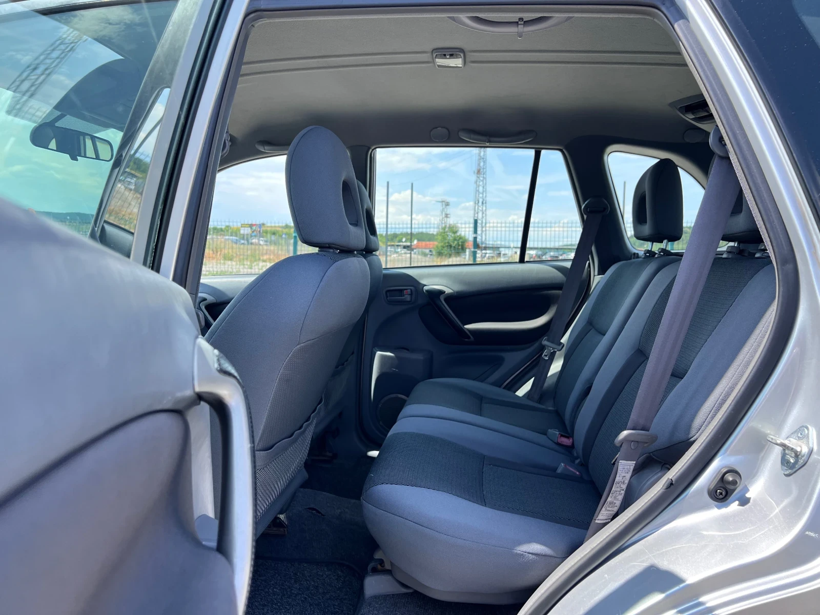 Toyota Rav4 2.0 D4D, снимка 10 - Автомобили и джипове - 55299590