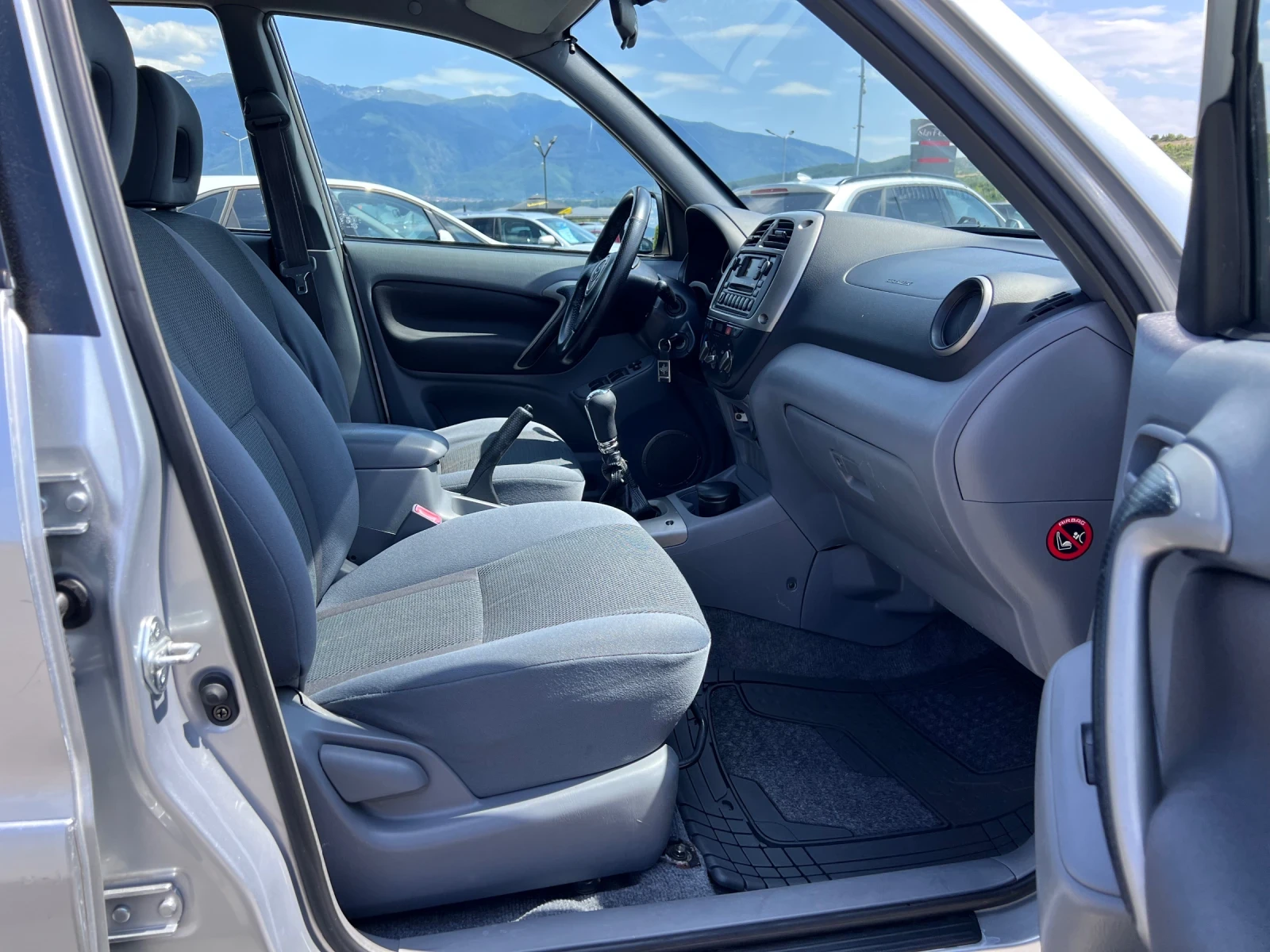 Toyota Rav4 2.0 D4D, снимка 14 - Автомобили и джипове - 55299590