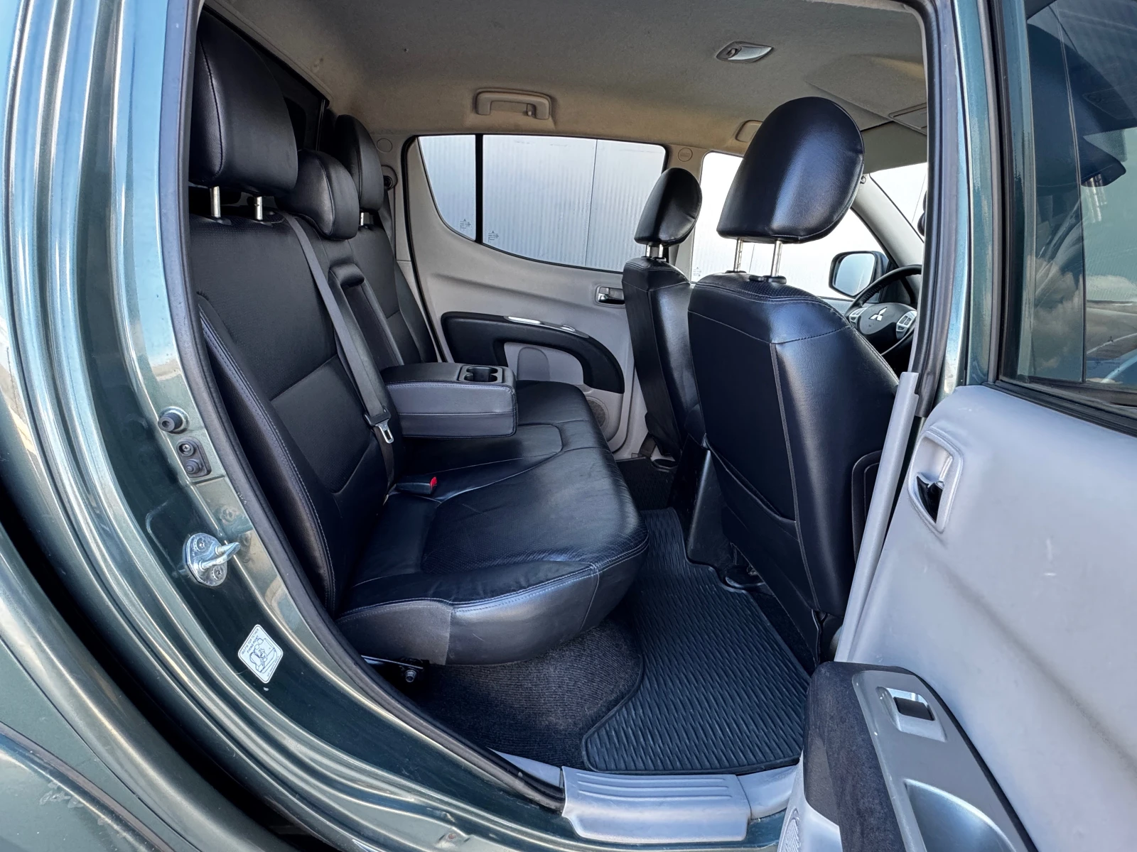 Mitsubishi L200 2.5 DI-D Automat Intense Doppelkabine 🇩, снимка 13 - Автомобили и джипове - 56217479