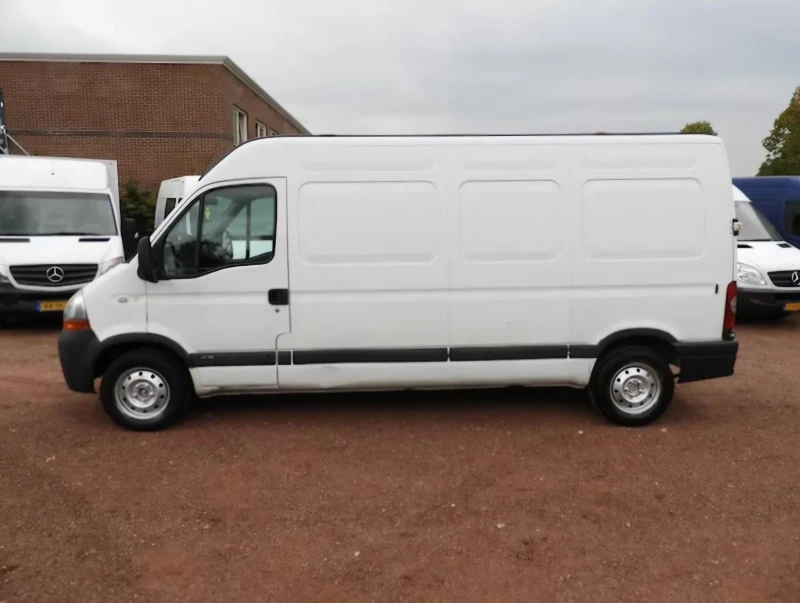 Renault Master 4 цилидъра, снимка 3 - Бусове и автобуси - 47844817