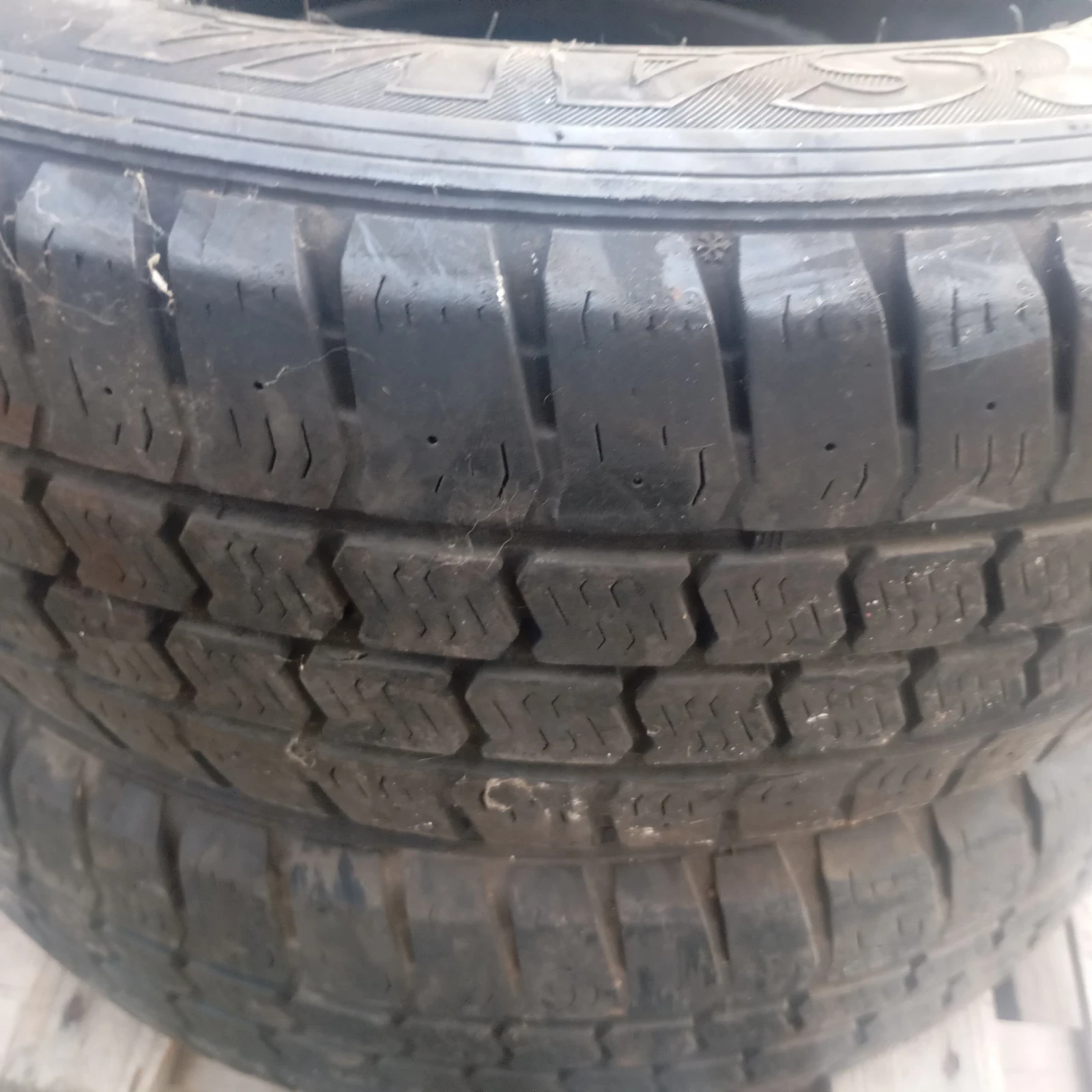 Гуми Зимни 235/65R16