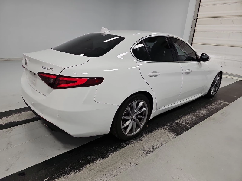 Alfa Romeo Giulia Q4 TI FULL 110ХИЛ. КМ. СЕРВИЗНА ИСТОРИЯ, снимка 3 - Автомобили и джипове - 47986577