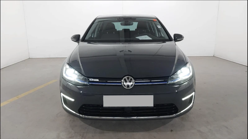 VW Golf 136 k.с./Кеyless/Дистроник/Дигитален километраж, снимка 1 - Автомобили и джипове - 48130817