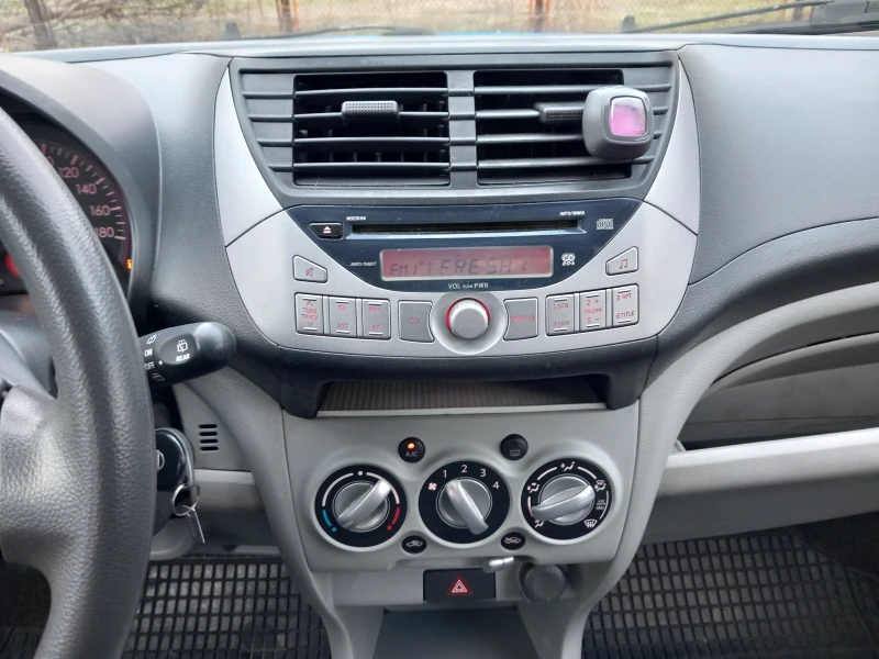 Nissan Pixo 1.0i климатик 68кс, снимка 14 - Автомобили и джипове - 48240154