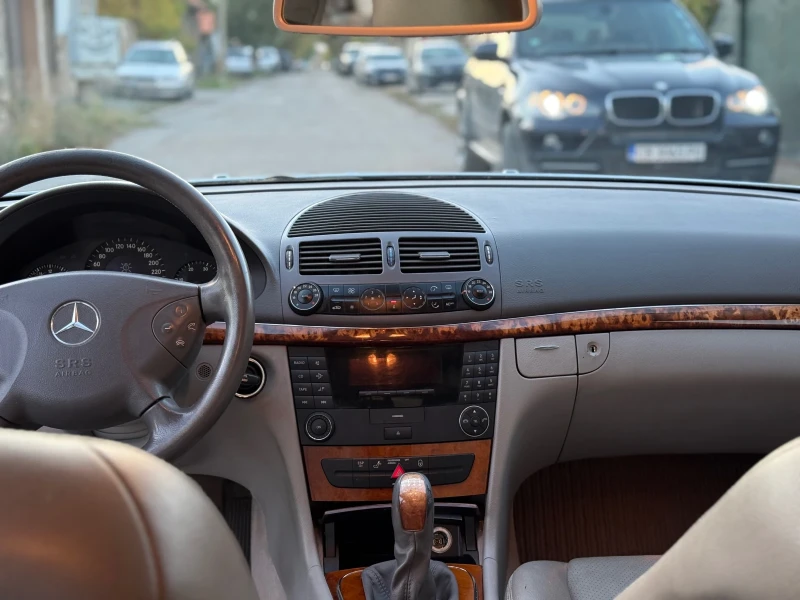 Mercedes-Benz E 220 Elegance , снимка 10 - Автомобили и джипове - 52498363