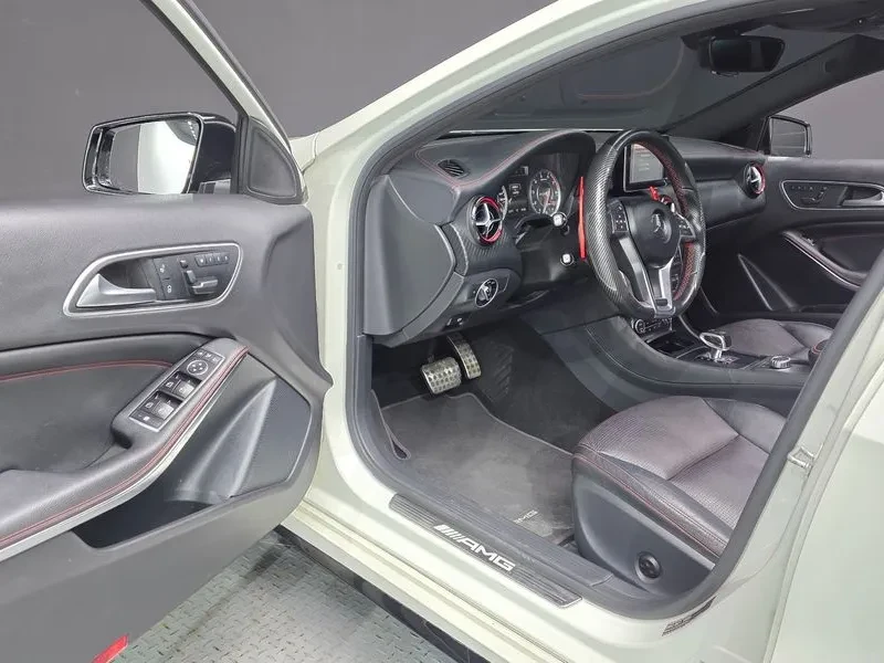 Mercedes-Benz A45 AMG 4Matic, снимка 10 - Автомобили и джипове - 55884343