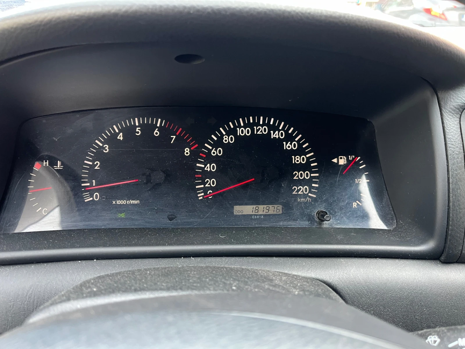 Toyota Corolla 1.4 VVTI, снимка 12 - Автомобили и джипове - 53755089