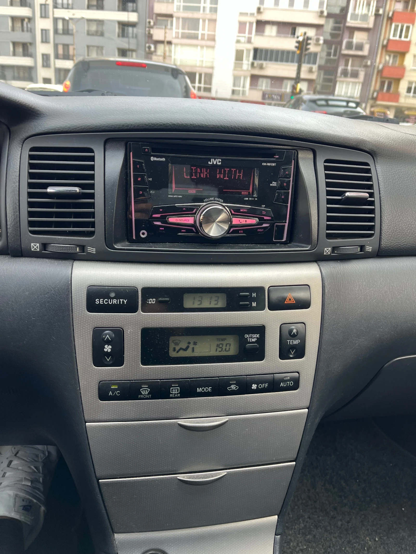 Toyota Corolla 1.4 VVTI, снимка 11 - Автомобили и джипове - 53755089