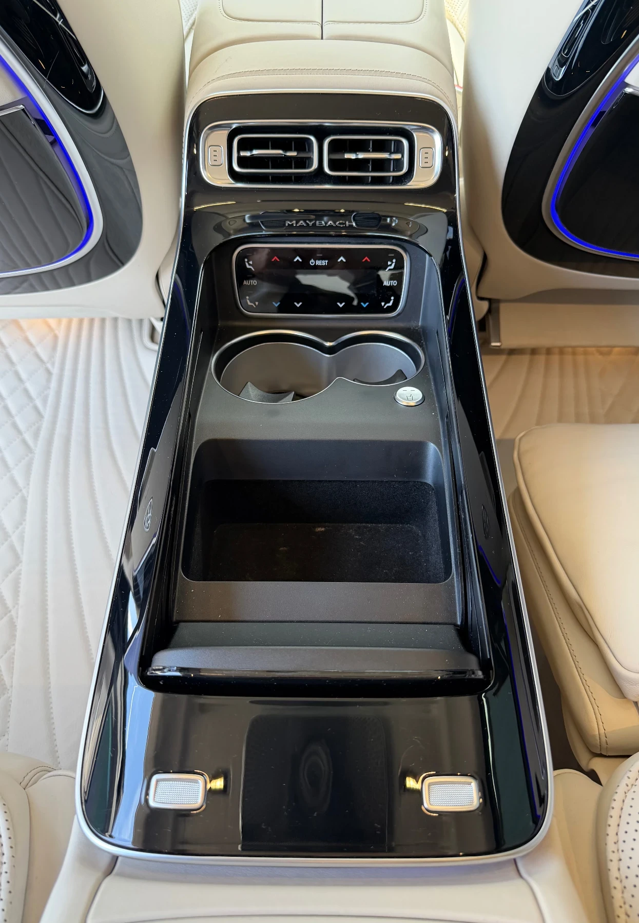 Mercedes-Benz S 580 MAYBACH, снимка 15 - Автомобили и джипове - 54080607