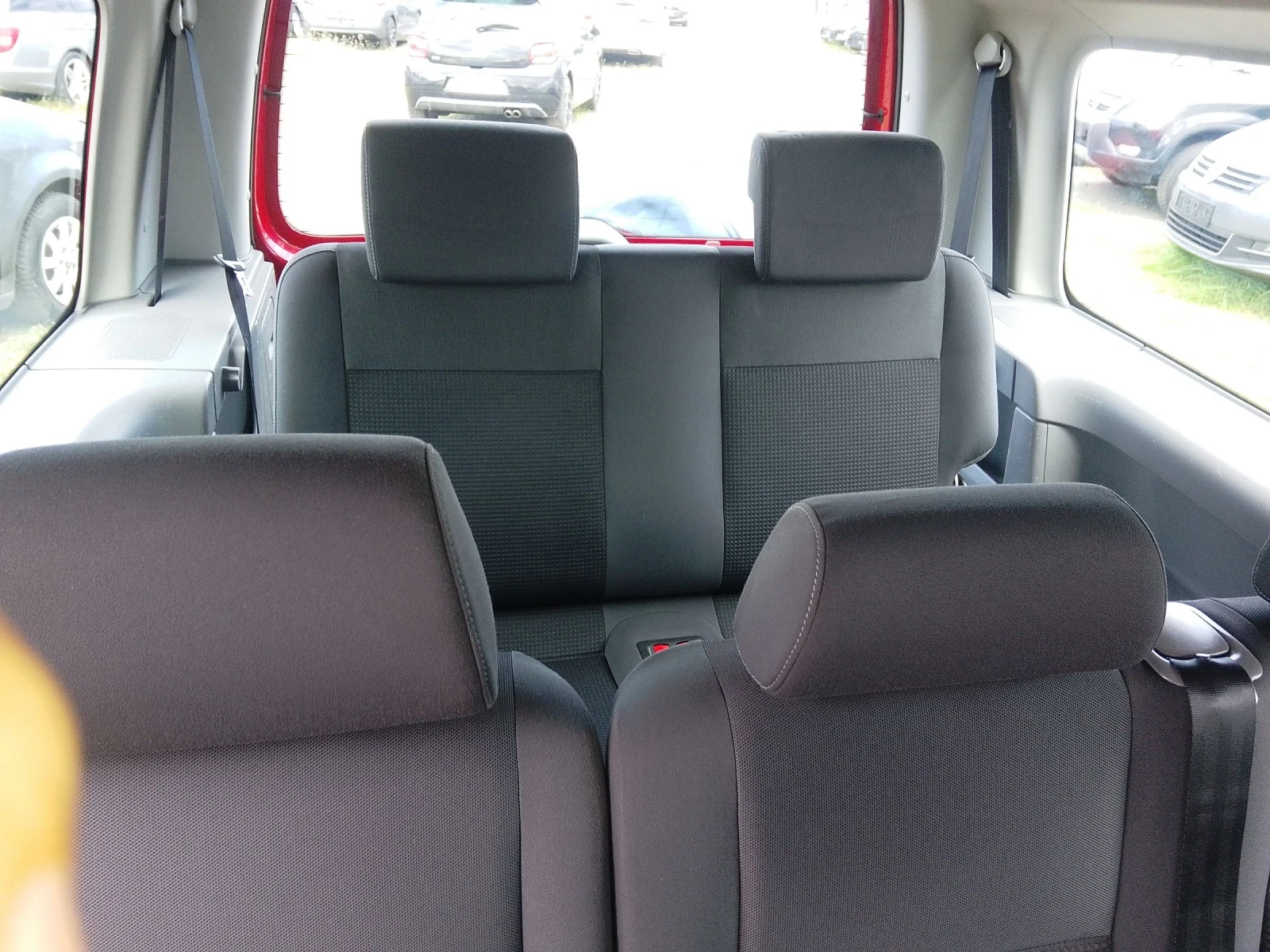 VW Caddy 1.9TDI-105-DSG-LIFE-MAXI-GERMANY-7МЕСТА, снимка 12 - Автомобили и джипове - 54511577