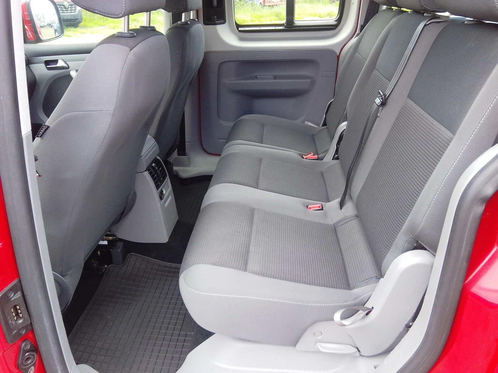 VW Caddy 1.9TDI-105-DSG-LIFE-MAXI-GERMANY-7МЕСТА, снимка 11 - Автомобили и джипове - 54511577