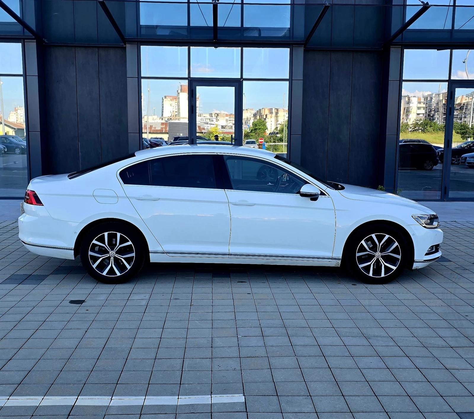 VW Passat * DSG * 1.8 TSI * КОЖА * РЕАЛНИ КМ *  FULL, снимка 3 - Автомобили и джипове - 54692265