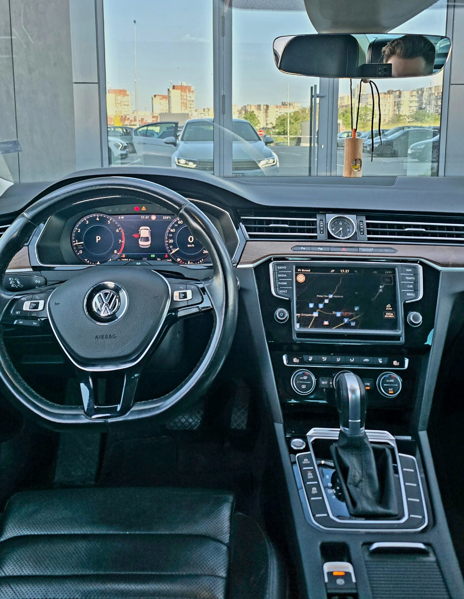 VW Passat * DSG * 1.8 TSI * КОЖА * РЕАЛНИ КМ *  FULL, снимка 11 - Автомобили и джипове - 54692265