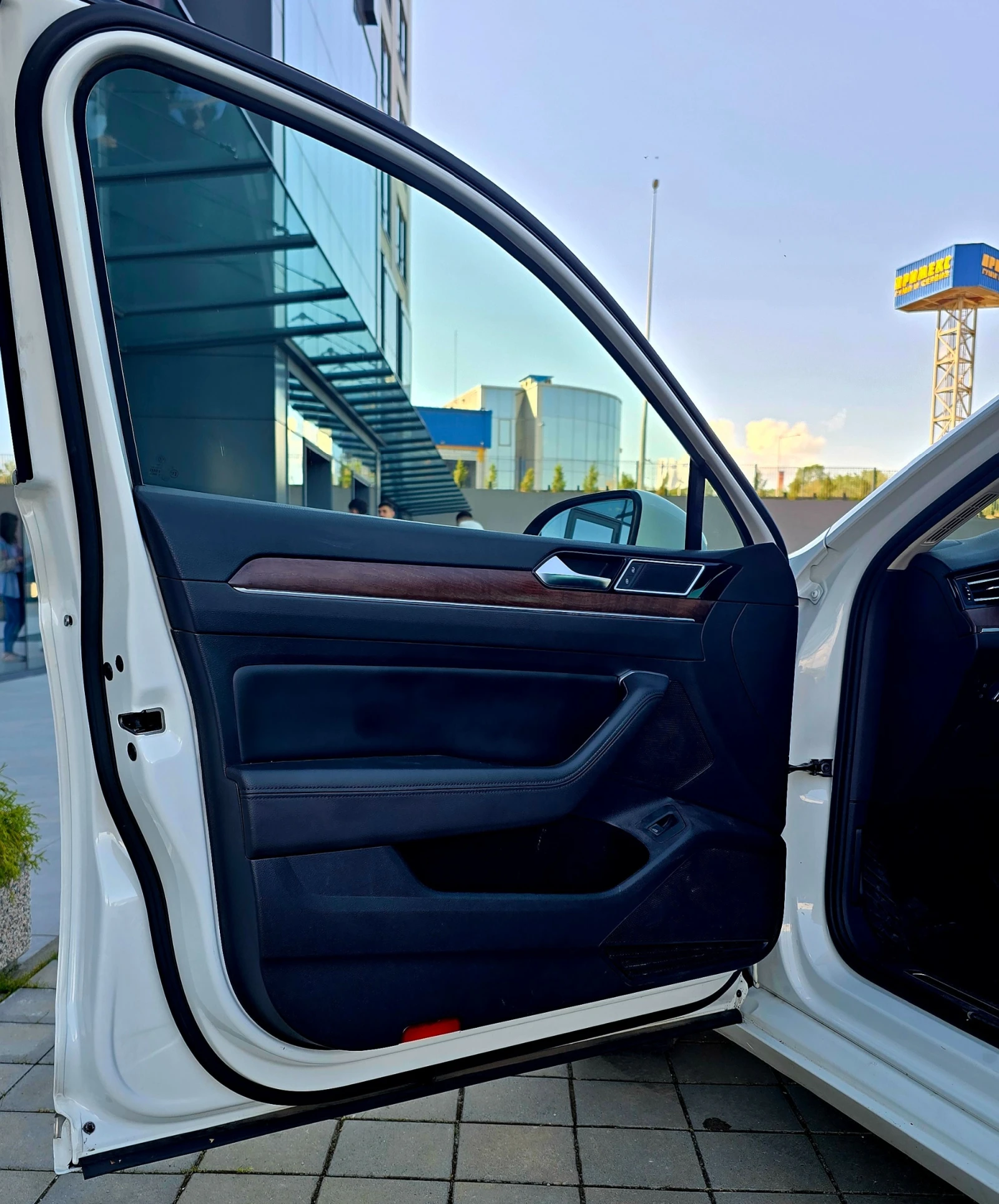 VW Passat * DSG * 1.8 TSI * КОЖА * РЕАЛНИ КМ *  FULL, снимка 8 - Автомобили и джипове - 54692265