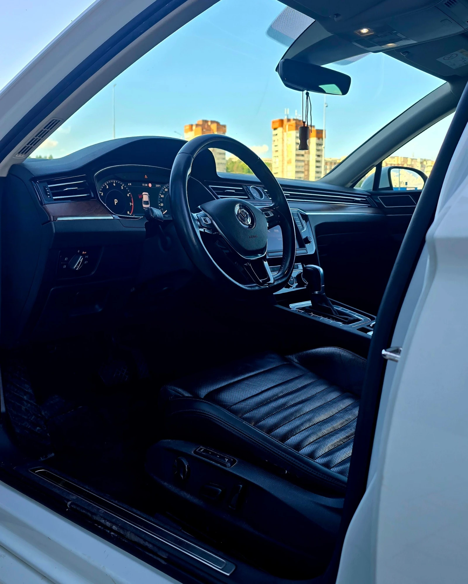 VW Passat * DSG * 1.8 TSI * КОЖА * РЕАЛНИ КМ *  FULL, снимка 9 - Автомобили и джипове - 54692265
