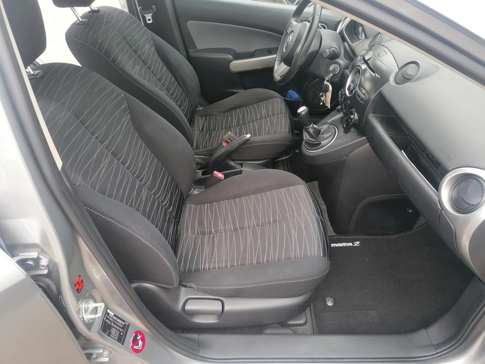 Mazda 2 1.3 75кс / Газ-Бензин / Клима, снимка 10 - Автомобили и джипове - 54739230