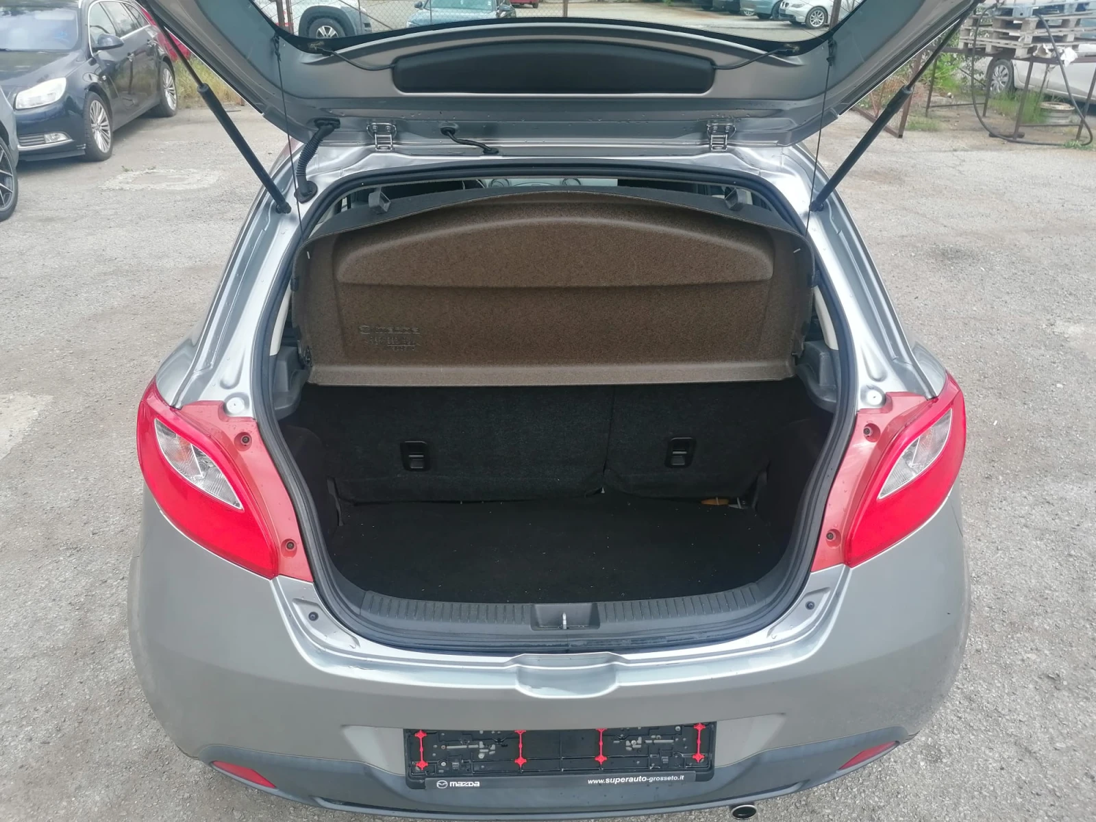Mazda 2 1.3 75кс / Газ-Бензин / Клима, снимка 14 - Автомобили и джипове - 54739230