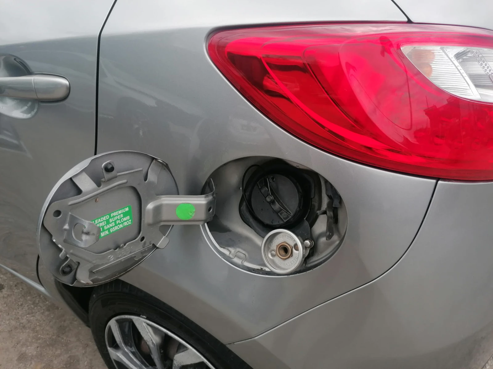 Mazda 2 1.3 75кс / Газ-Бензин / Клима, снимка 15 - Автомобили и джипове - 54739230